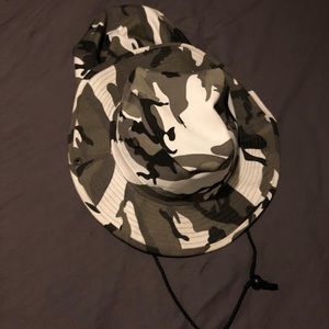Men’s camo bucket hat